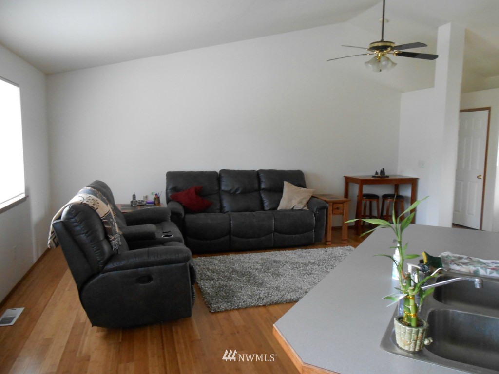 18828 Loganberry Street Southwest Rochester, WA 98579 - Photo 12 of 15