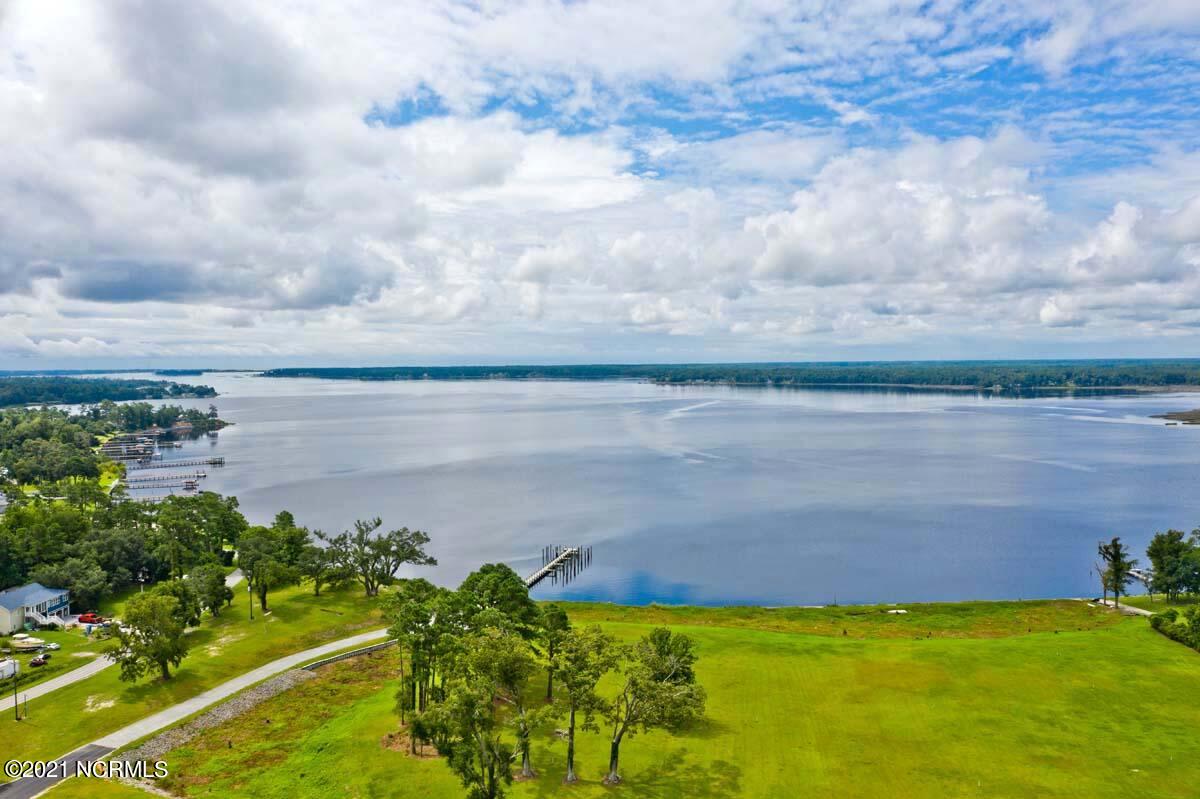 102 Evening Drive Stella, NC 28582 - Photo 3 of 12 Located on the White Oak River