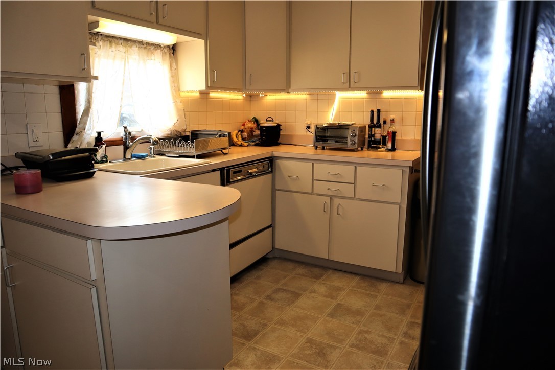 5662 Turney Road Garfield Heights, OH 44125 - Photo 9 of 27
