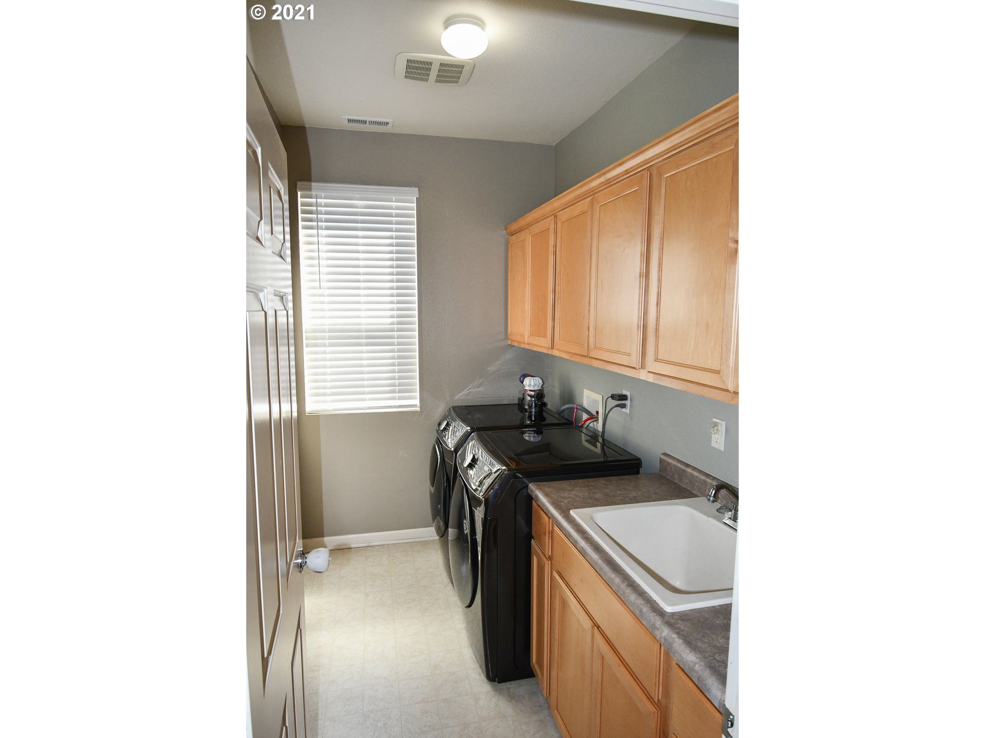 5518 Jeffrey Way Eugene, OR 97402 - Photo 14 of 32