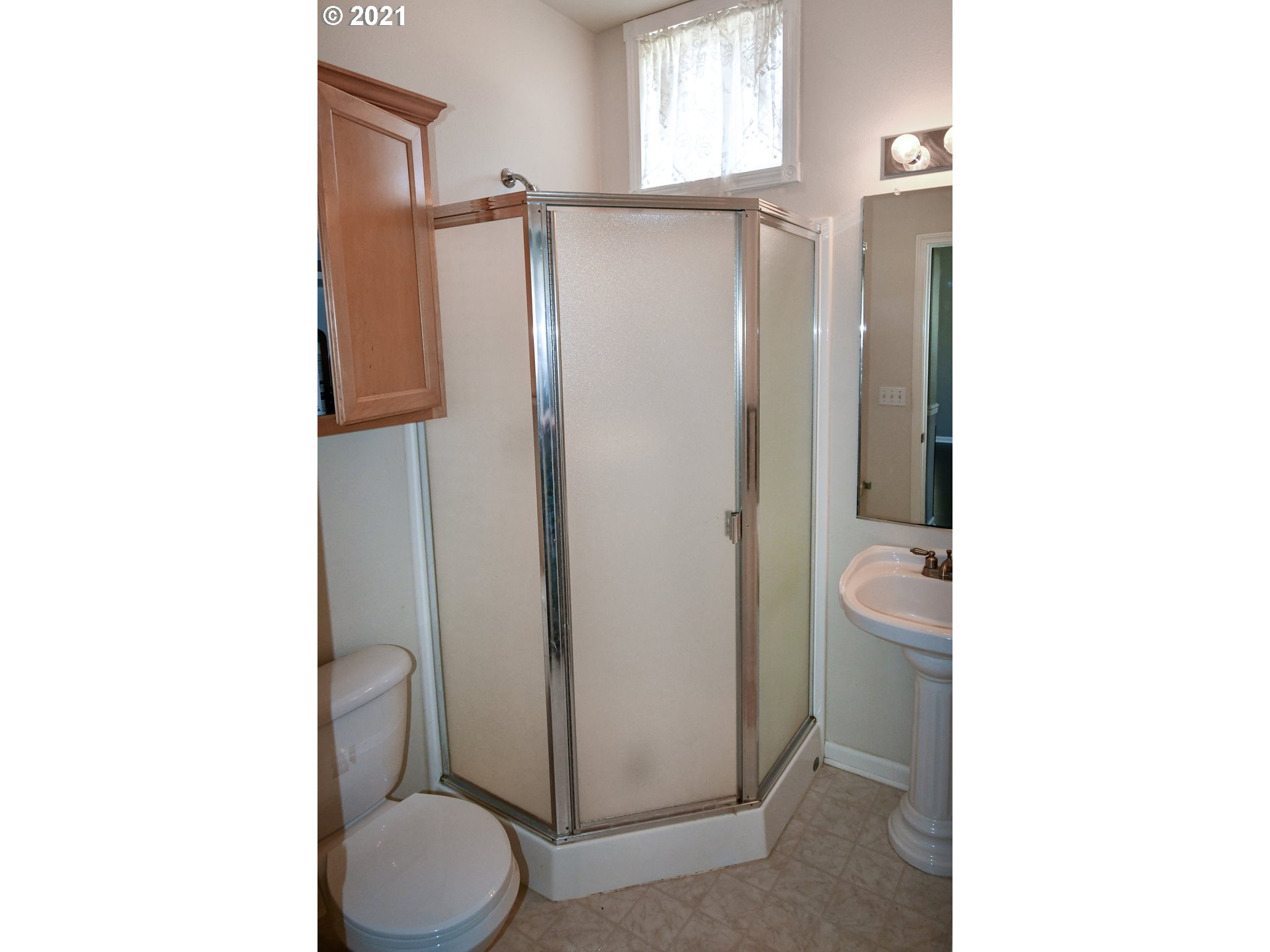 5518 Jeffrey Way Eugene, OR 97402 - Photo 15 of 32