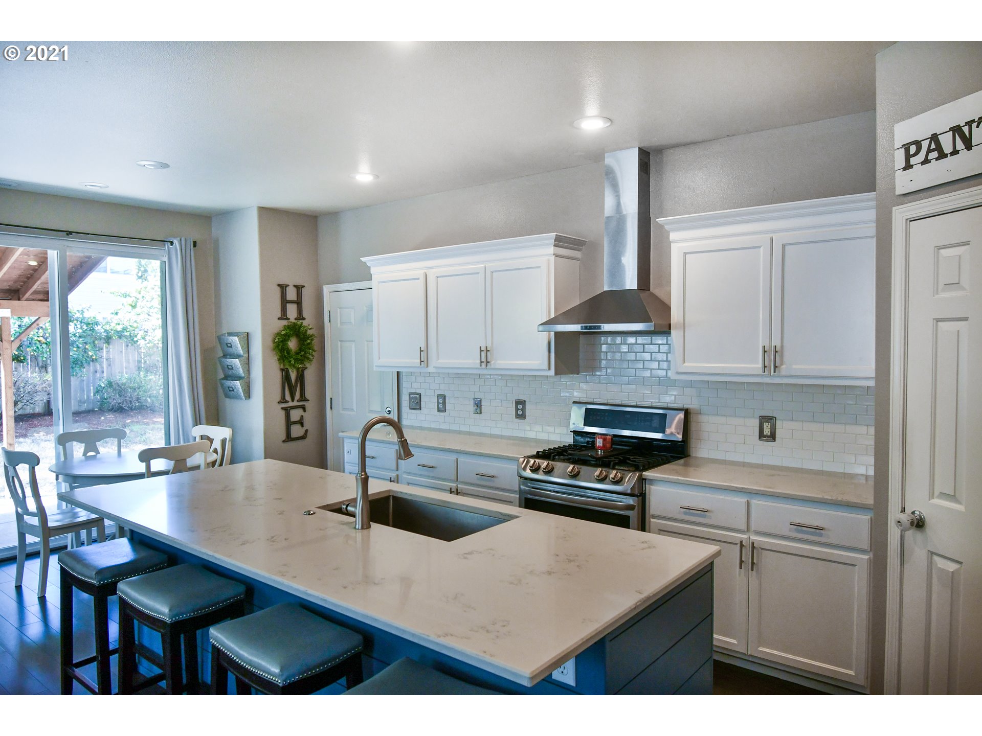 5518 Jeffrey Way Eugene, OR 97402 - Photo 4 of 32