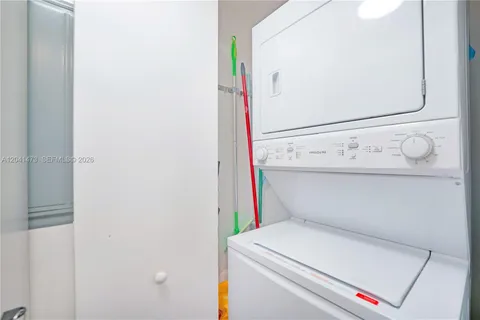 $695,000 | 325 South Biscayne Boulevard, Unit 3921, Miami, FL 33131