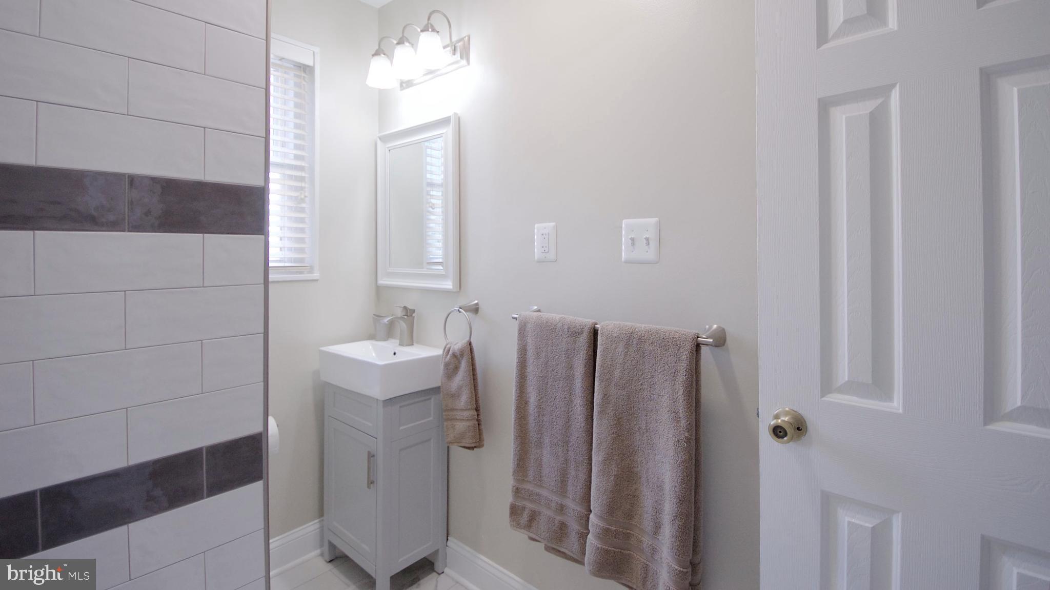 4715 Oxbow Road Rockville, MD 20852 - Photo 17 of 36 Bathroom 1 View 1
