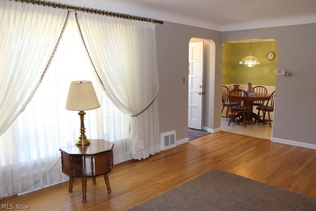 1142 Mayfield Ridge Road Cleveland, OH 44124 - Photo 5 of 24