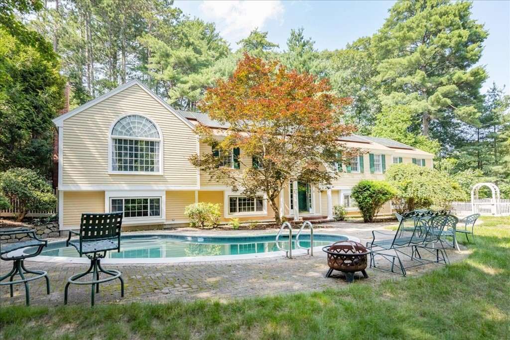 185 Ipswich Road Topsfield, MA 01983 - Photo 2 of 42 Gallery Image 2