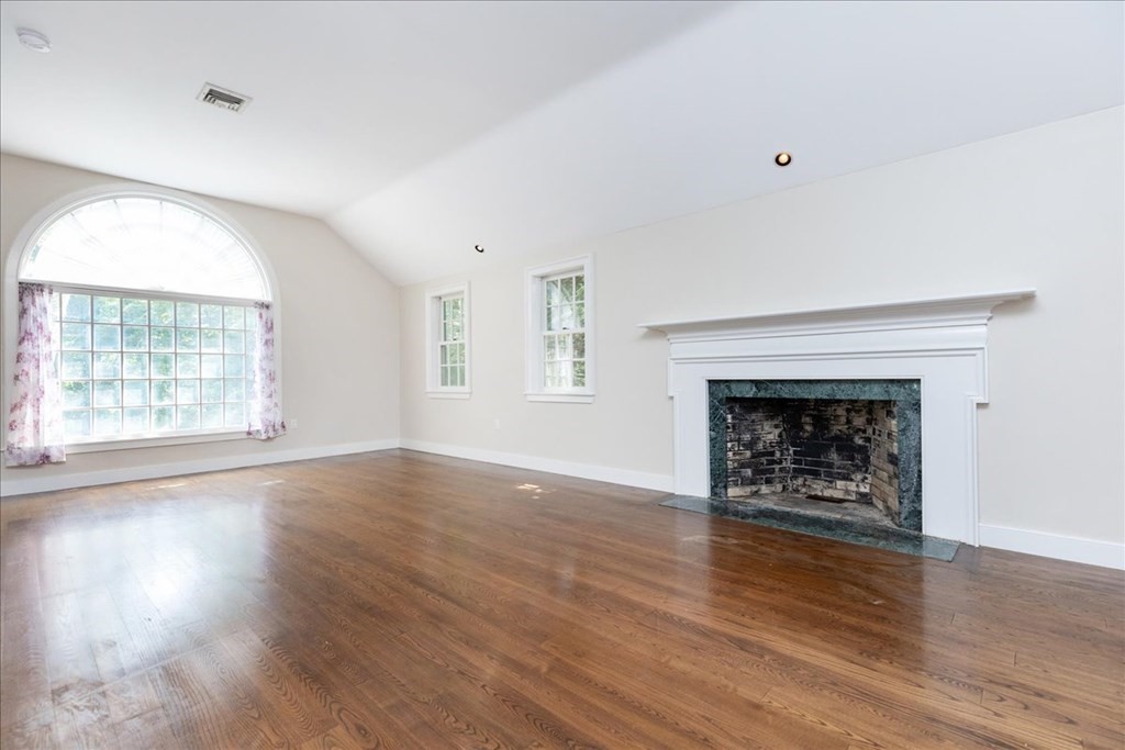 185 Ipswich Road Topsfield, MA 01983 - Photo 4 of 42 Gallery Image 4