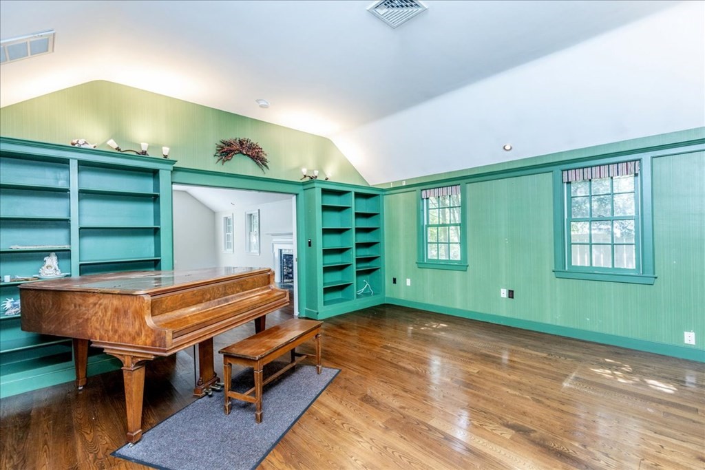 185 Ipswich Road Topsfield, MA 01983 - Photo 6 of 42 Gallery Image 6