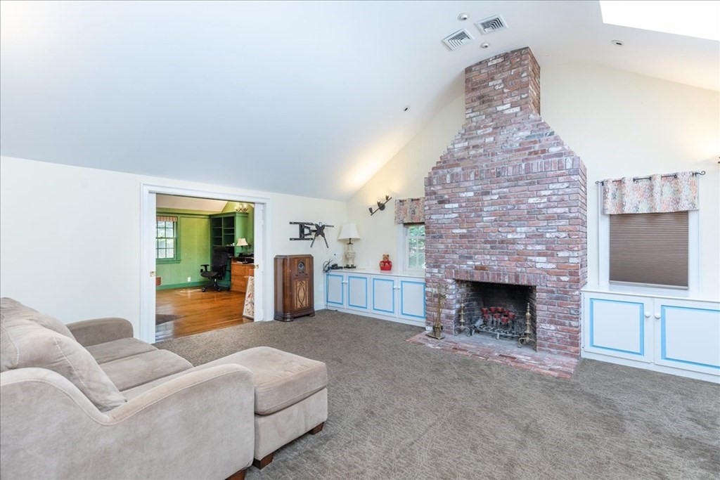 185 Ipswich Road Topsfield, MA 01983 - Photo 8 of 42 Gallery Image 8