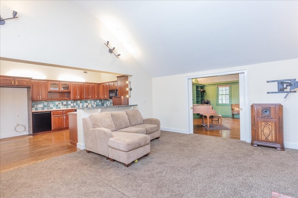 185 Ipswich Road Topsfield, MA 01983 - Photo 9 of 42 Gallery Image 9