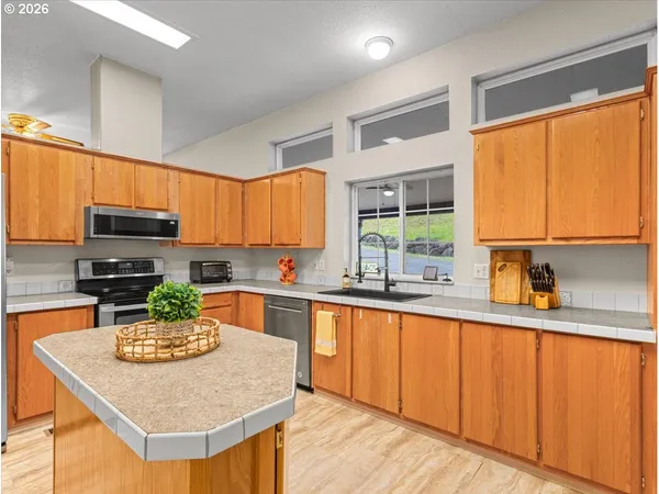 $700,000 | 70460 Nick Thomas Road, Rainier, OR 97048