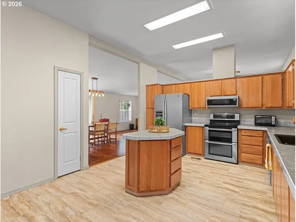 $700,000 | 70460 Nick Thomas Road, Rainier, OR 97048