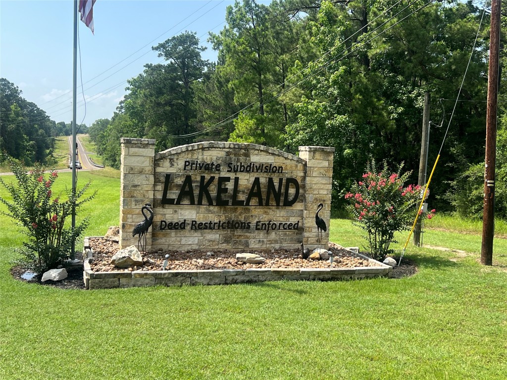 89 Hill Top Road Huntsville, TX 77320 - Photo 1 of 17