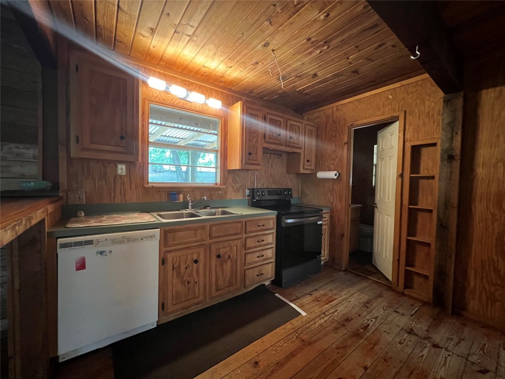 89 Hill Top Road Huntsville, TX 77320 - Photo 11 of 17