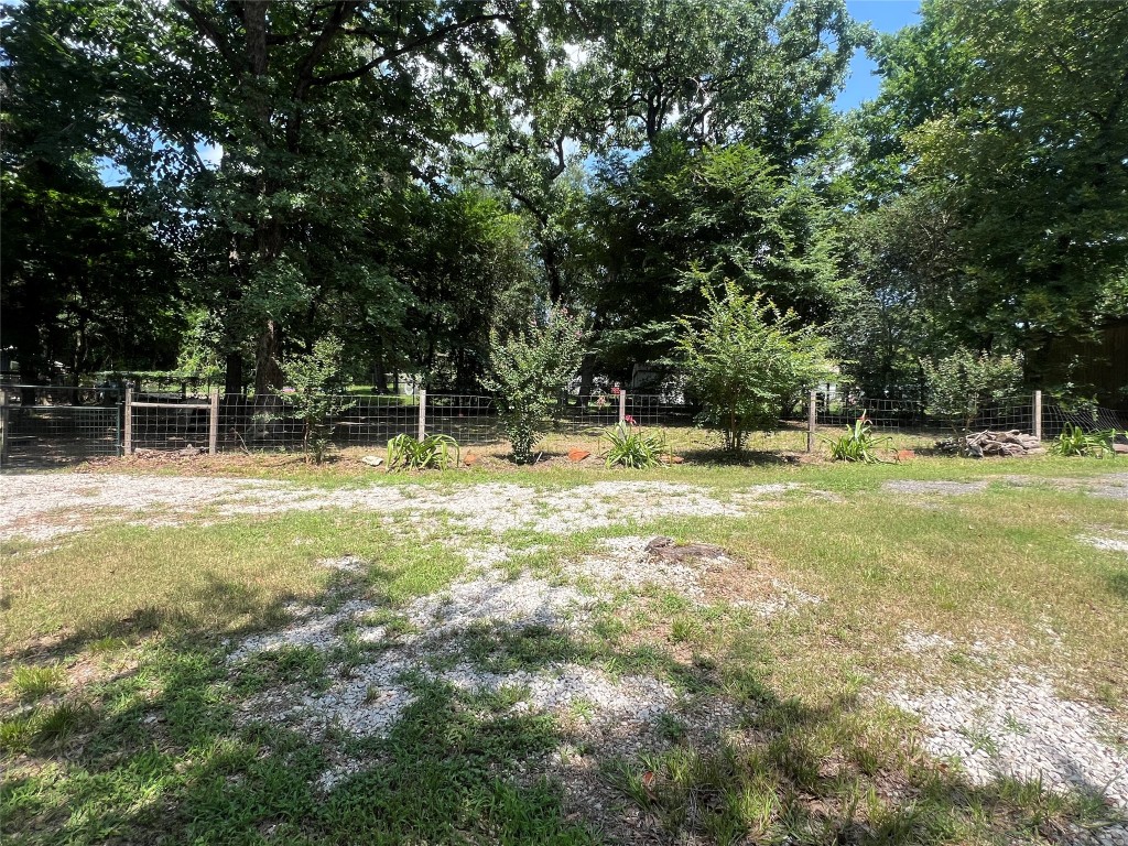 89 Hill Top Road Huntsville, TX 77320 - Photo 12 of 17