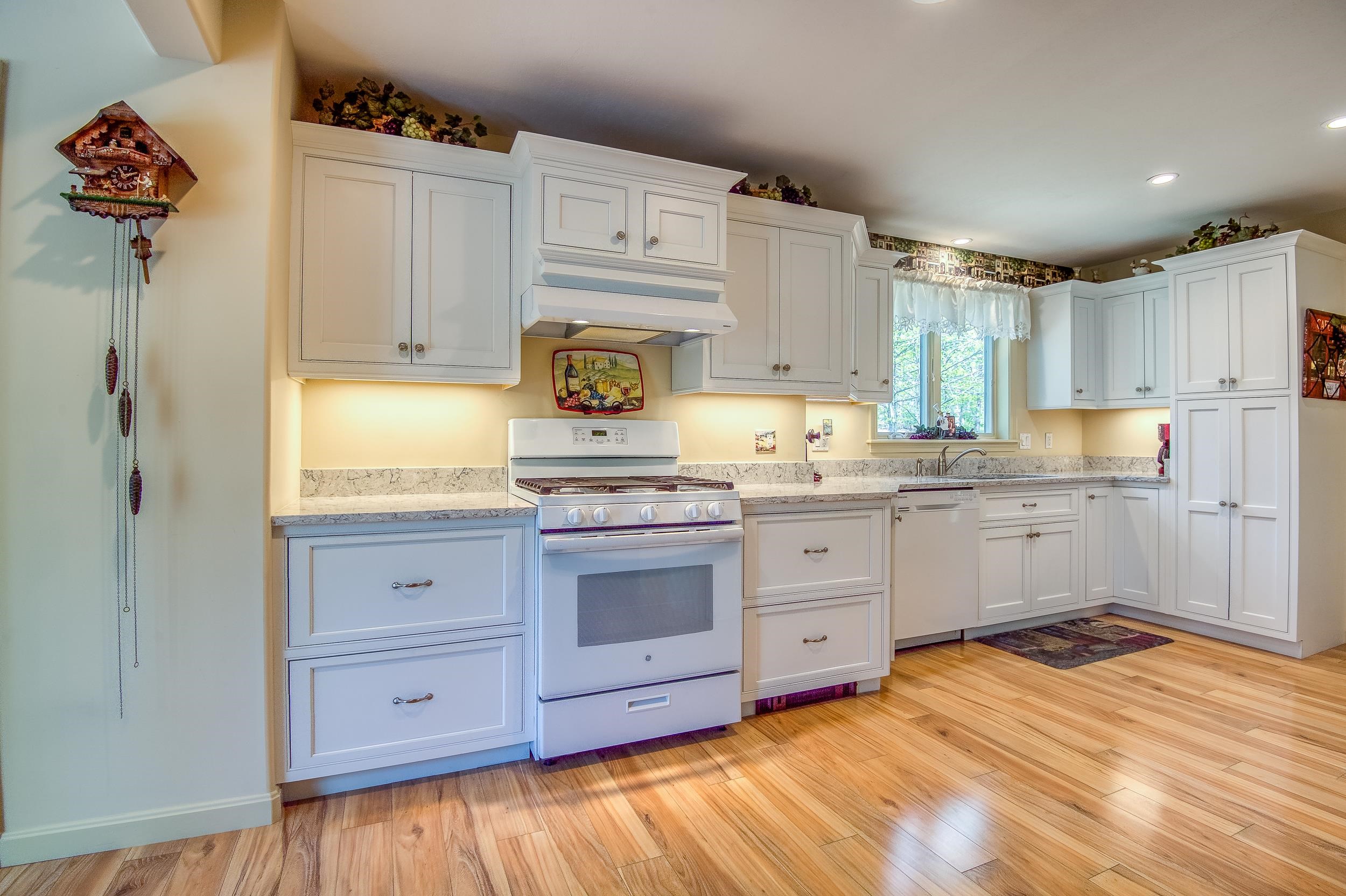 272 Country Road Conway, NH 03860 - Photo 5 of 40
