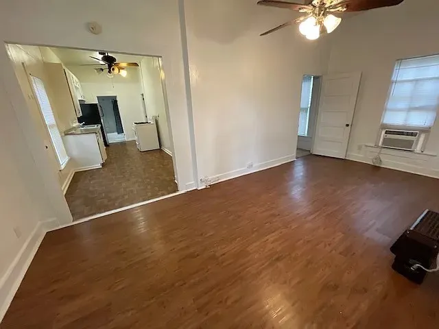 $1,250 | 207 South 1st Street, La Porte, TX 77571