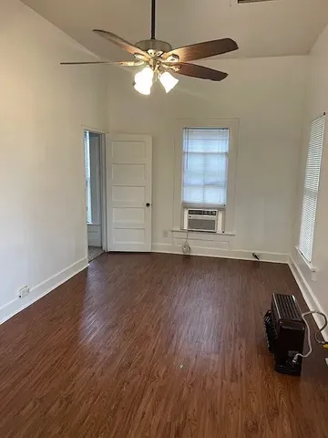 $1,250 | 207 South 1st Street, La Porte, TX 77571