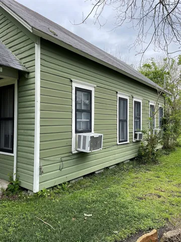 $1,250 | 207 South 1st Street, La Porte, TX 77571
