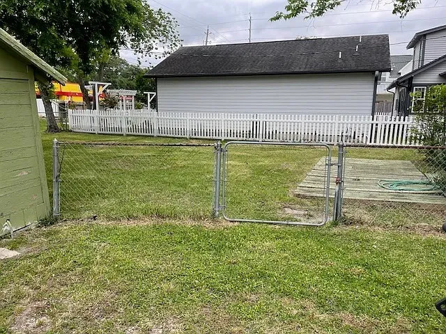 $1,250 | 207 South 1st Street, La Porte, TX 77571