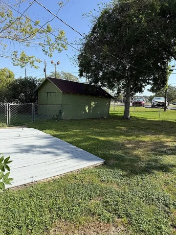 $1,250 | 207 South 1st Street, La Porte, TX 77571