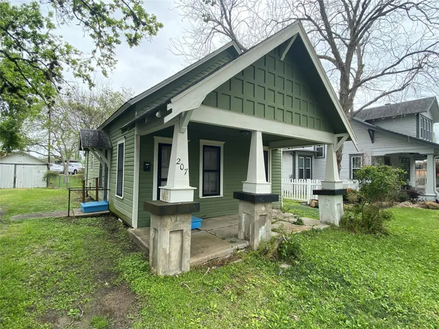 $1,250 | 207 South 1st Street, La Porte, TX 77571
