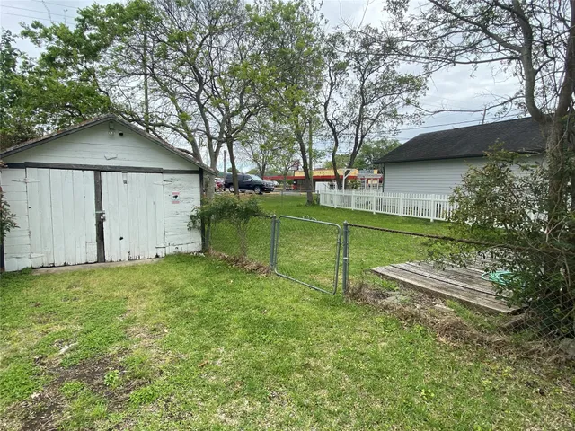 $1,250 | 207 South 1st Street, La Porte, TX 77571