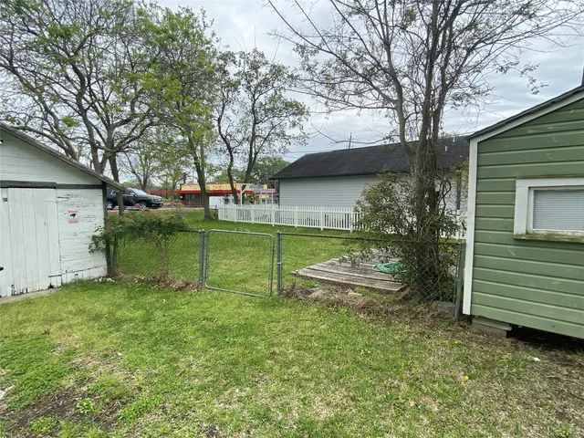 $1,250 | 207 South 1st Street, La Porte, TX 77571