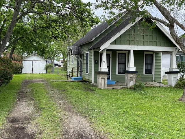 $1,250 | 207 South 1st Street, La Porte, TX 77571