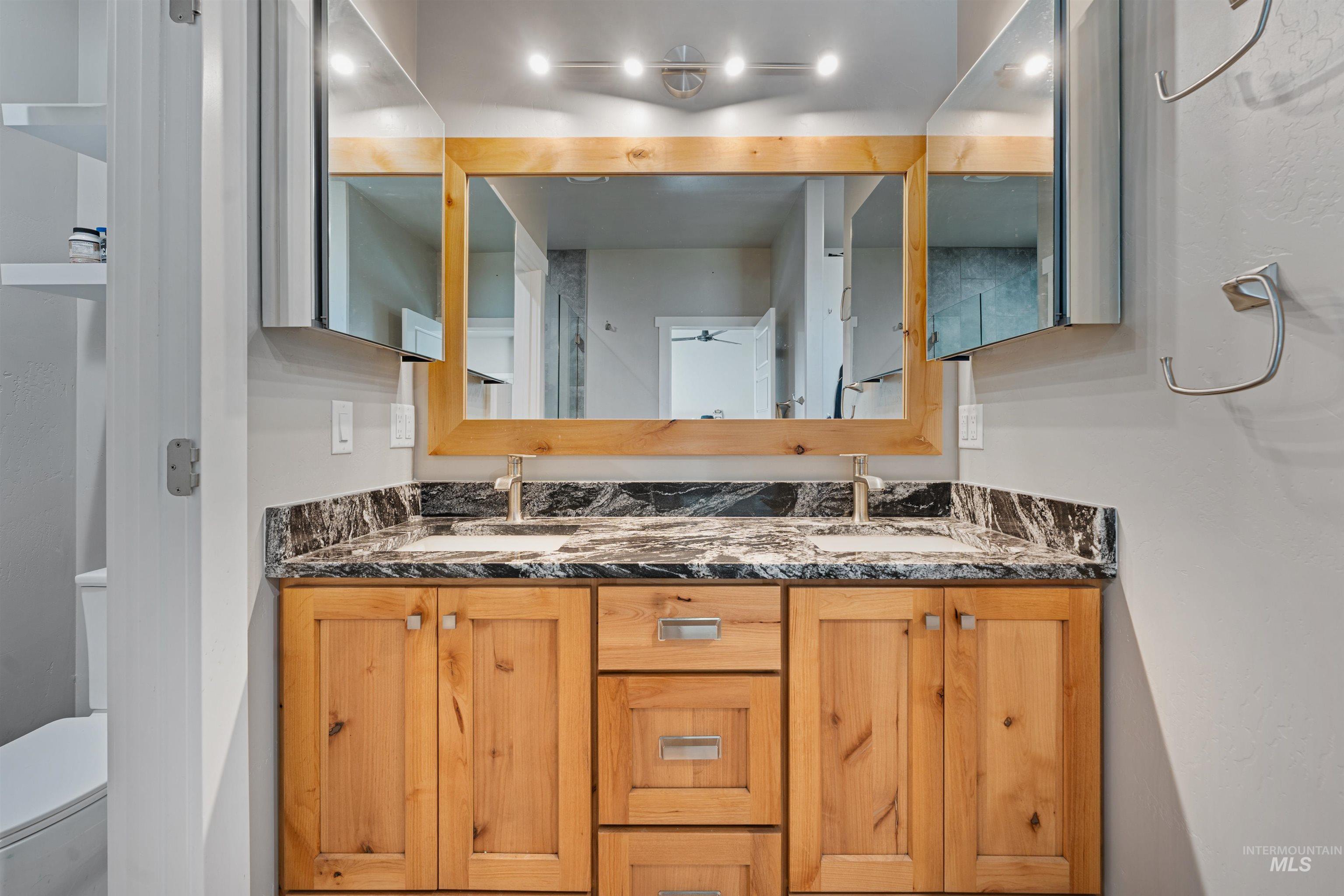 1005 Kenbrook Loop Twin Falls, ID 83301 - Photo 18 of 47 Full bath with double vanity and toilet