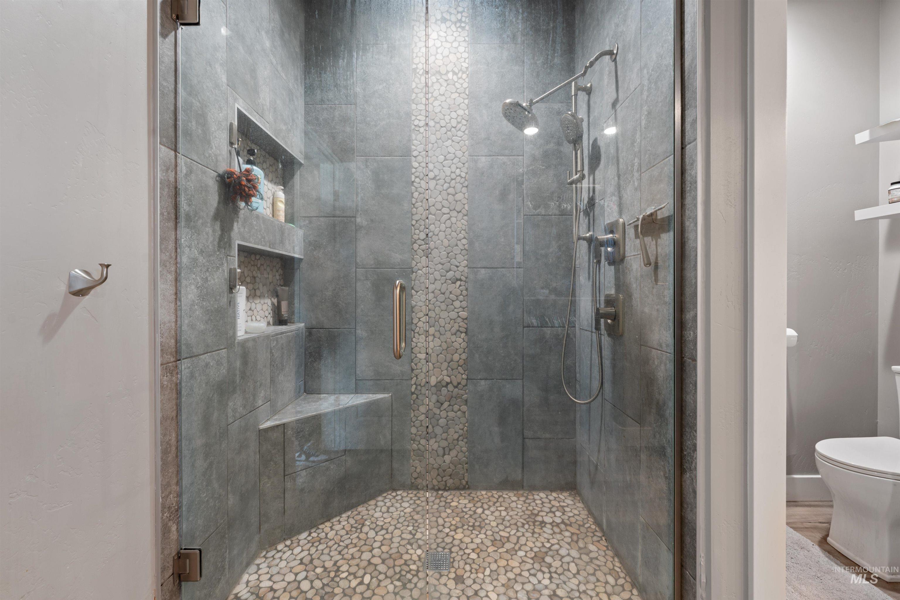 1005 Kenbrook Loop Twin Falls, ID 83301 - Photo 20 of 47 Bathroom featuring toilet and a shower stall