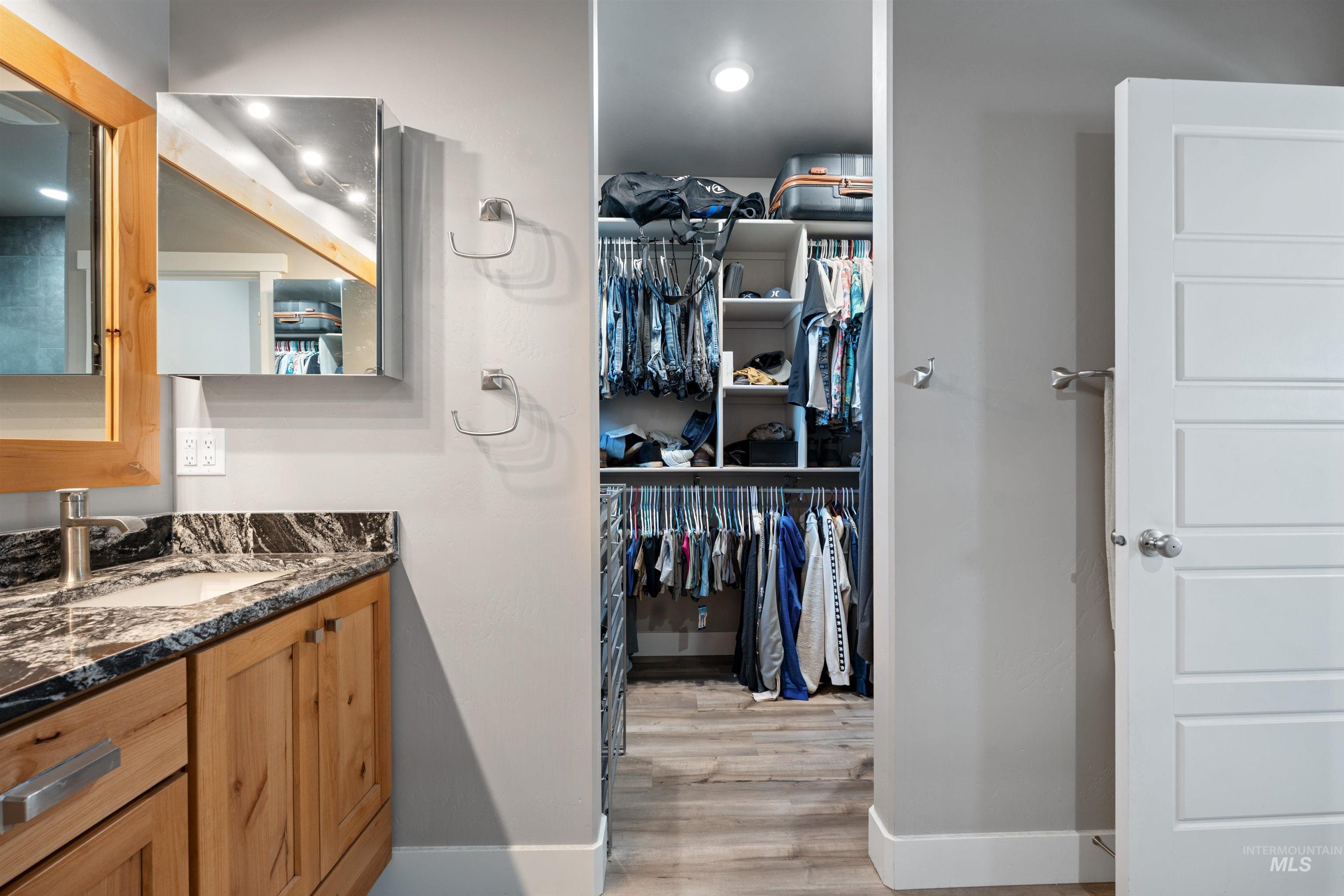 1005 Kenbrook Loop Twin Falls, ID 83301 - Photo 21 of 47 Full bathroom with vanity, a spacious closet, and light wood-style floors