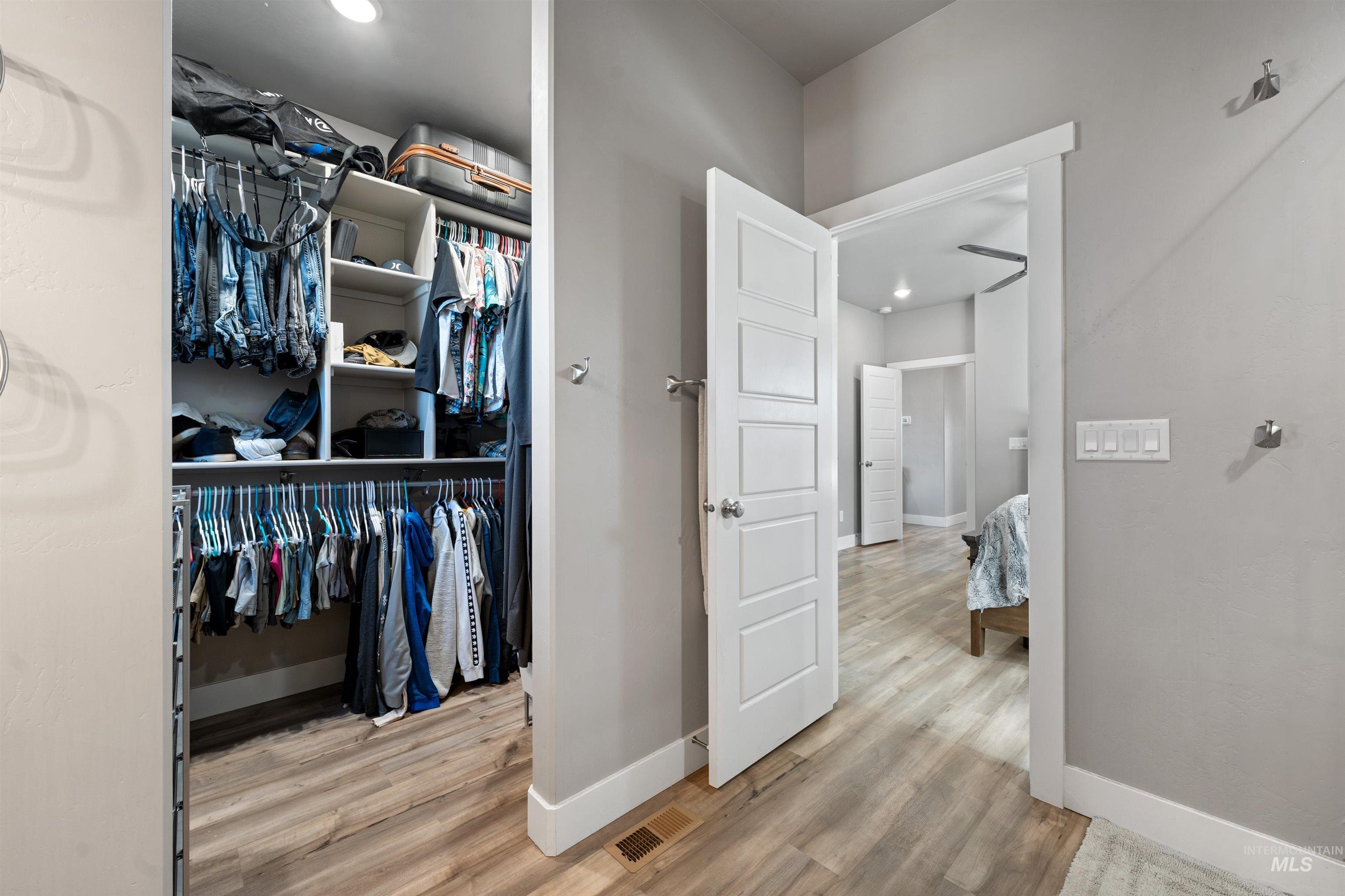 1005 Kenbrook Loop Twin Falls, ID 83301 - Photo 22 of 47 Walk in closet featuring light wood finished floors