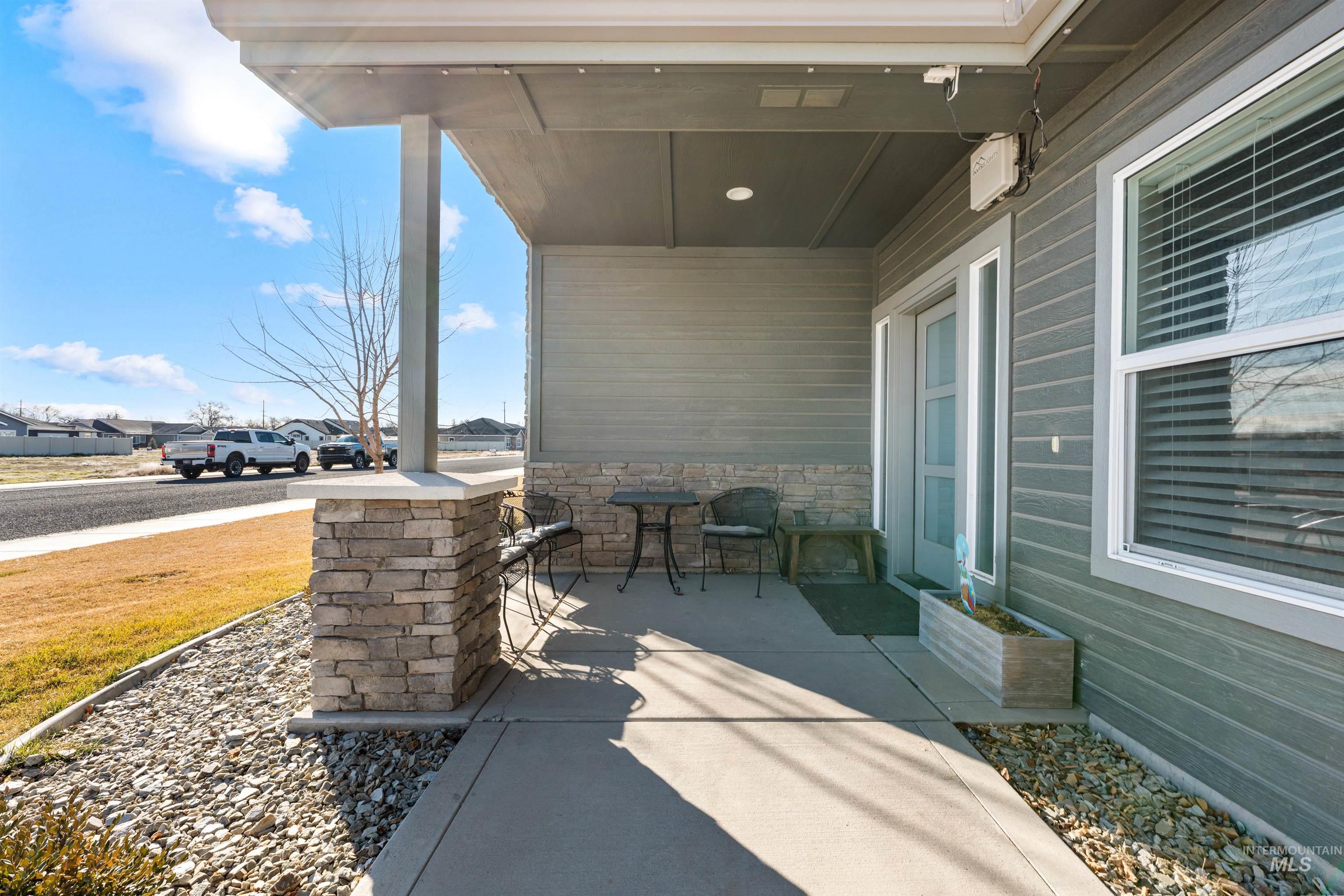 1005 Kenbrook Loop Twin Falls, ID 83301 - Photo 33 of 47 Covered porch featuring a residential view