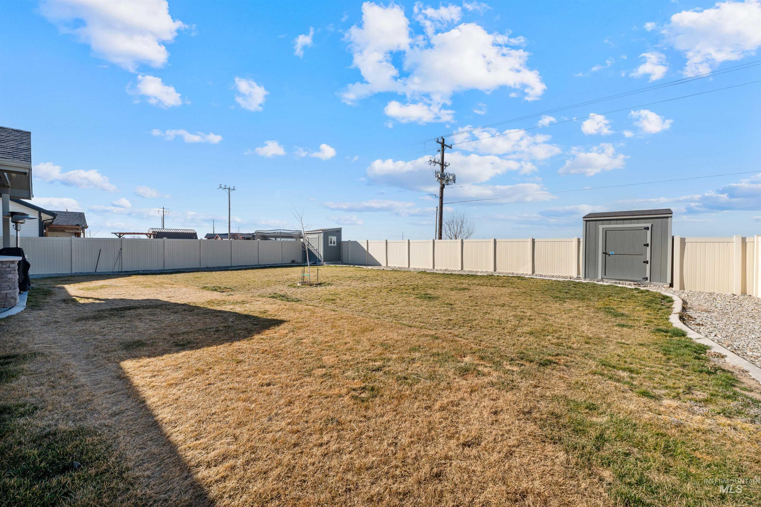 1005 Kenbrook Loop Twin Falls, ID 83301 - Photo 38 of 47 Fenced backyard with a storage unit