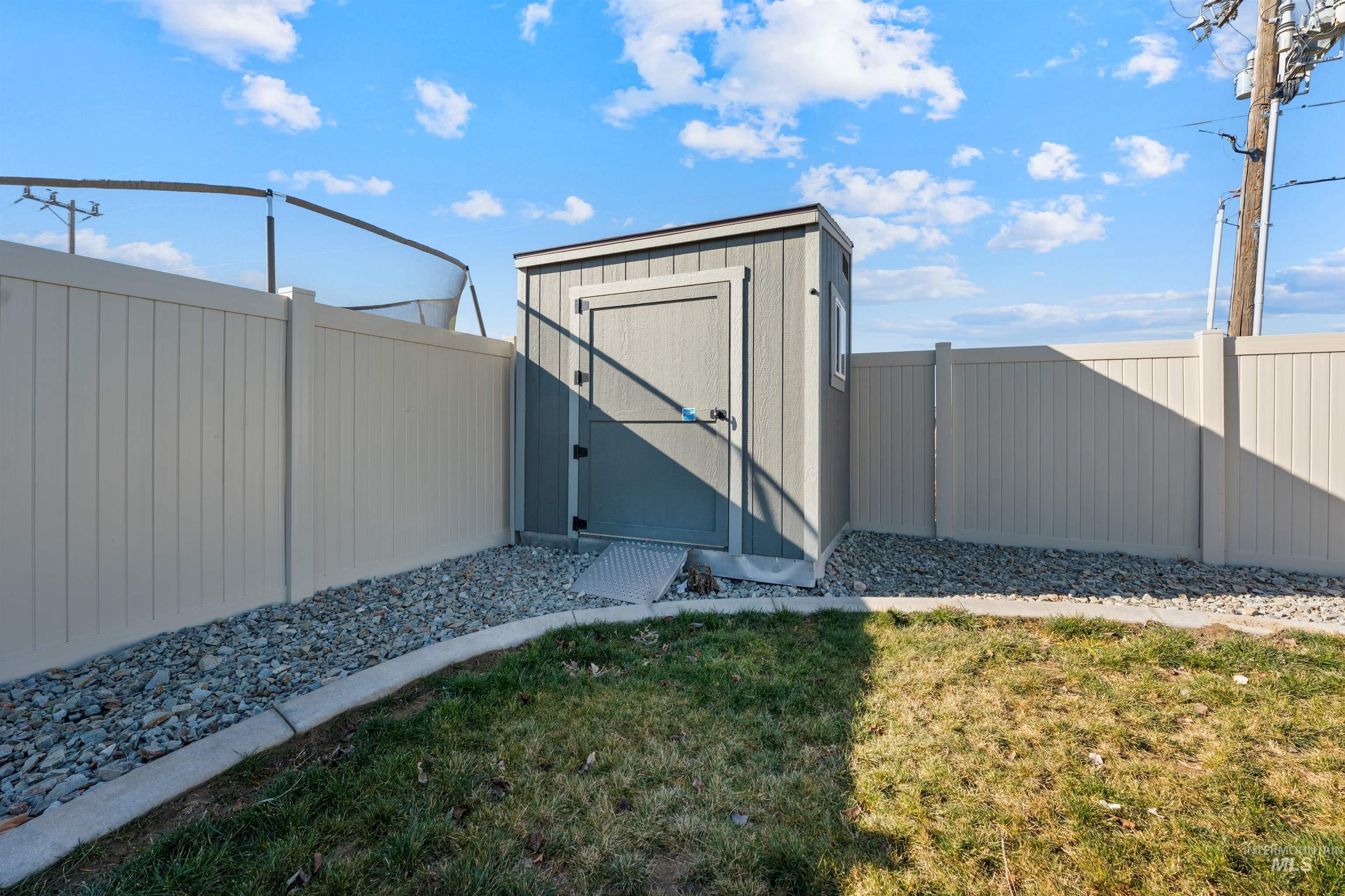 1005 Kenbrook Loop Twin Falls, ID 83301 - Photo 39 of 47 Fenced backyard with a shed