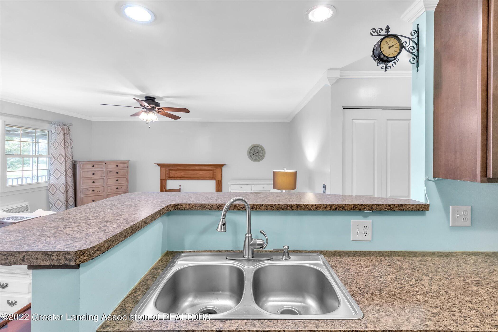 1730 Wellington Road, Unit 7 Lansing, MI 48910 - Photo 13 of 34 17-1730-Wellington-Rd-WindowStill-Real-E