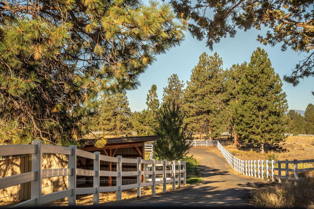 60675 Billadeau Road Bend, OR 97702 - Photo 66 of 87 PhotoMyListing-24