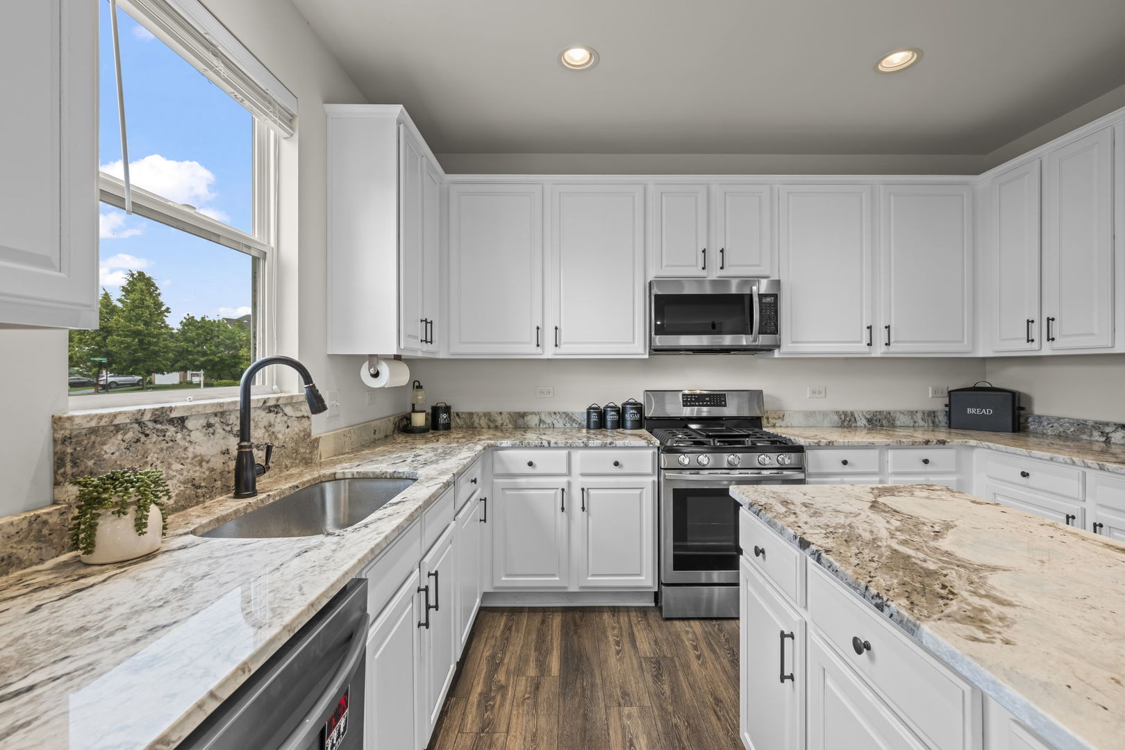 910 Marble Court Volo, IL 60073 - Photo 17 of 37