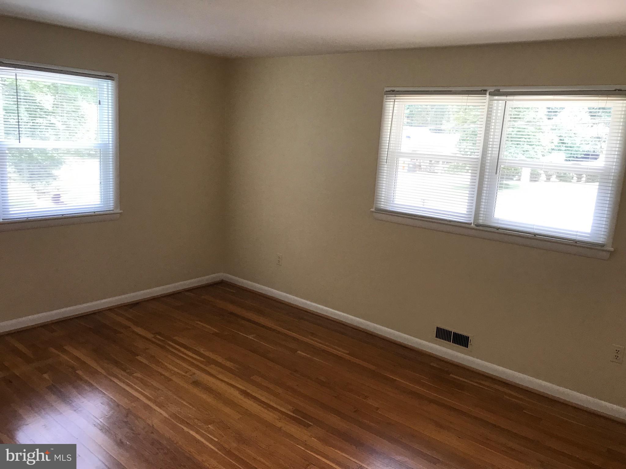 113 Kingsley Road Southwest Vienna, VA 22180 - Photo 14 of 34 Bright and airy room with hardwood floors.