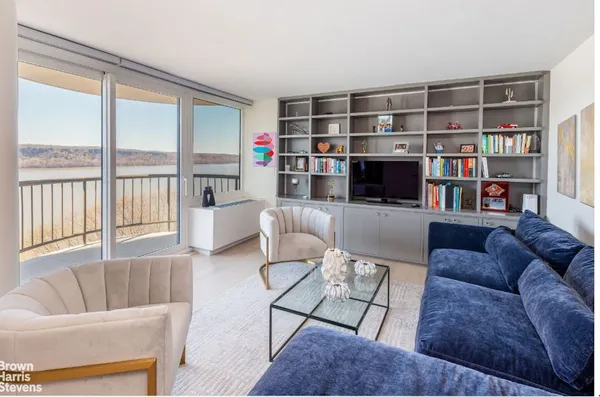 $1,150,000 | 2521 Palisade Avenue, Unit 8C | Spuyten Duyvil