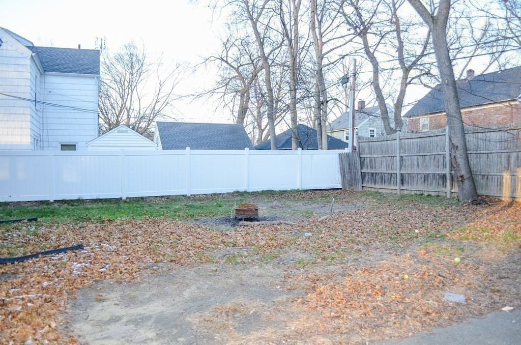 25 Eton Street Springfield, MA 01108 - Photo 26 of 31 a backyard of a house