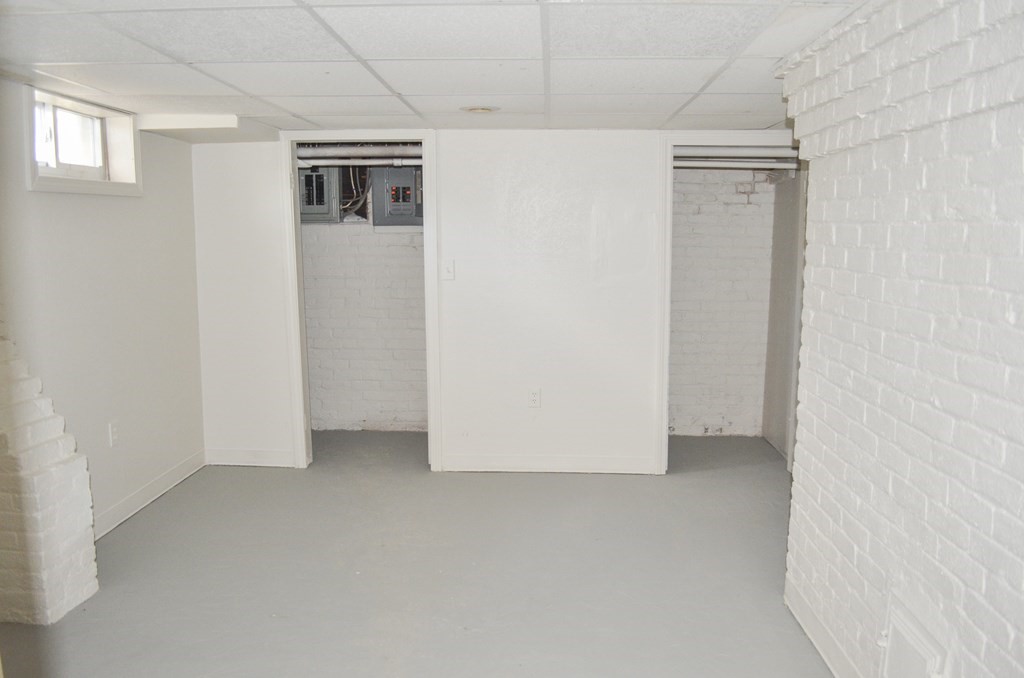 25 Eton Street Springfield, MA 01108 - Photo 29 of 31 a view of empty room with closet