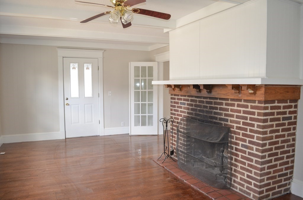 25 Eton Street Springfield, MA 01108 - Photo 8 of 31 a view of an entryway