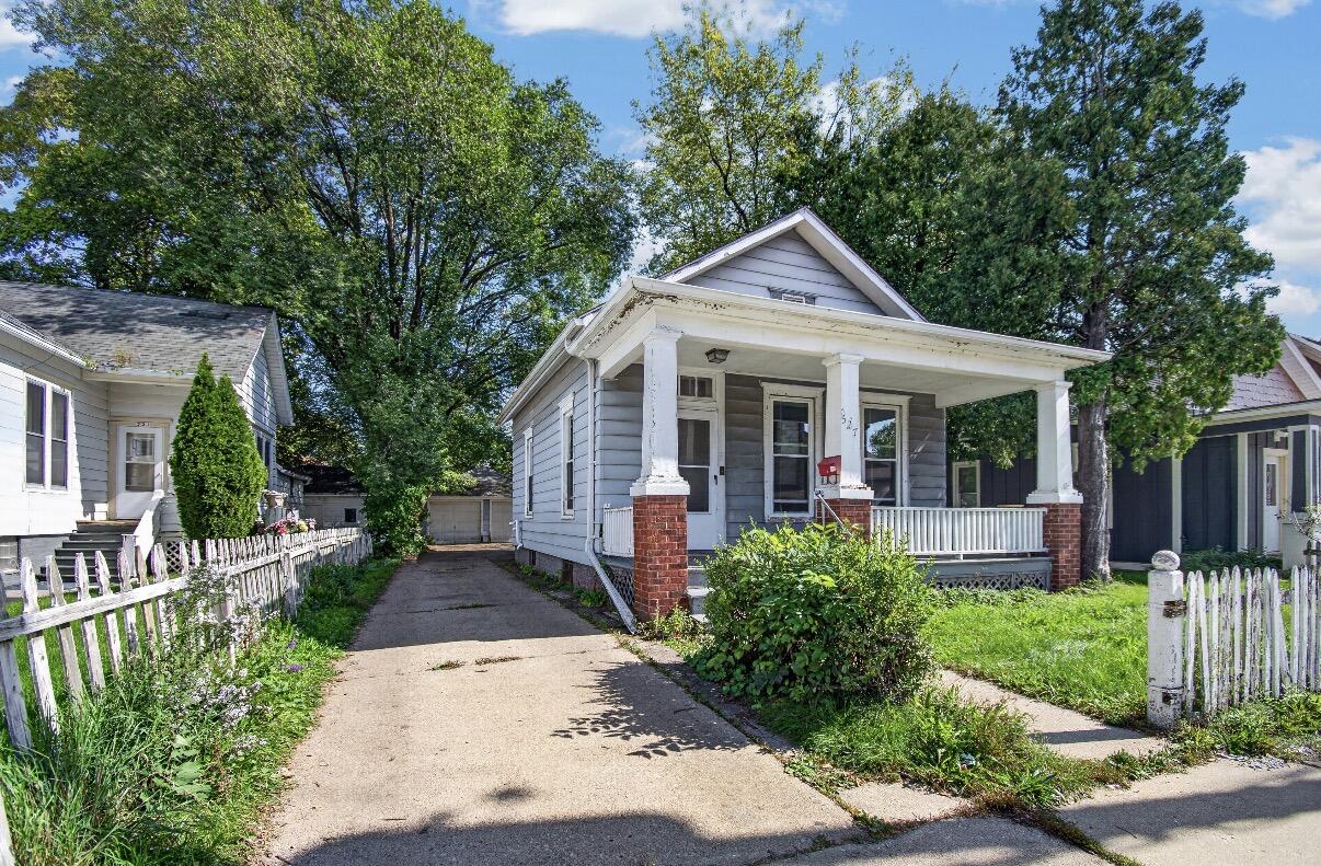 527 North Memorial Drive Racine, WI 53404 - Photo 1 of 23 IMG_0351