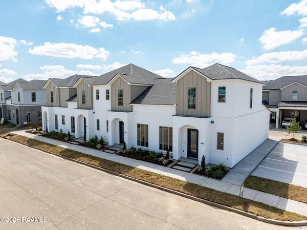 $299,000 | 805 Broyles Lane, Unit 105, Youngsville, LA 70592