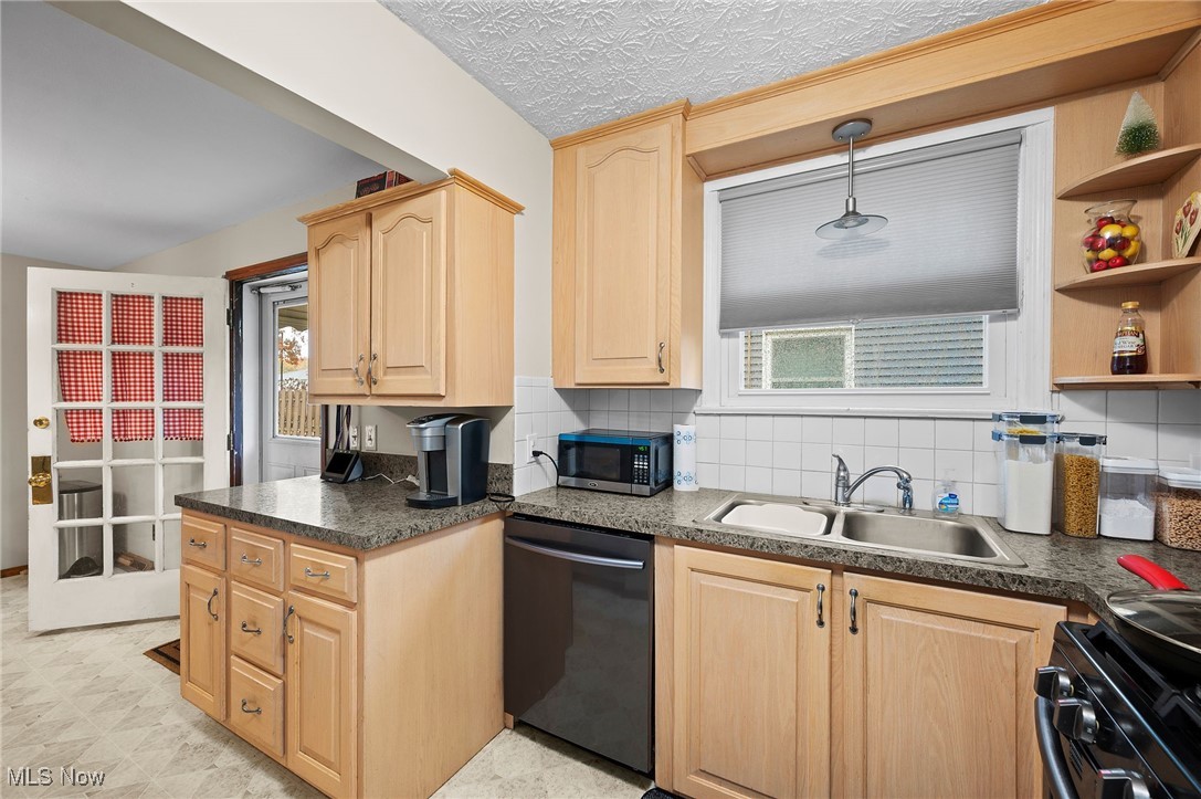 1259 Gordon Road Lyndhurst, OH 44124 - Photo 14 of 45