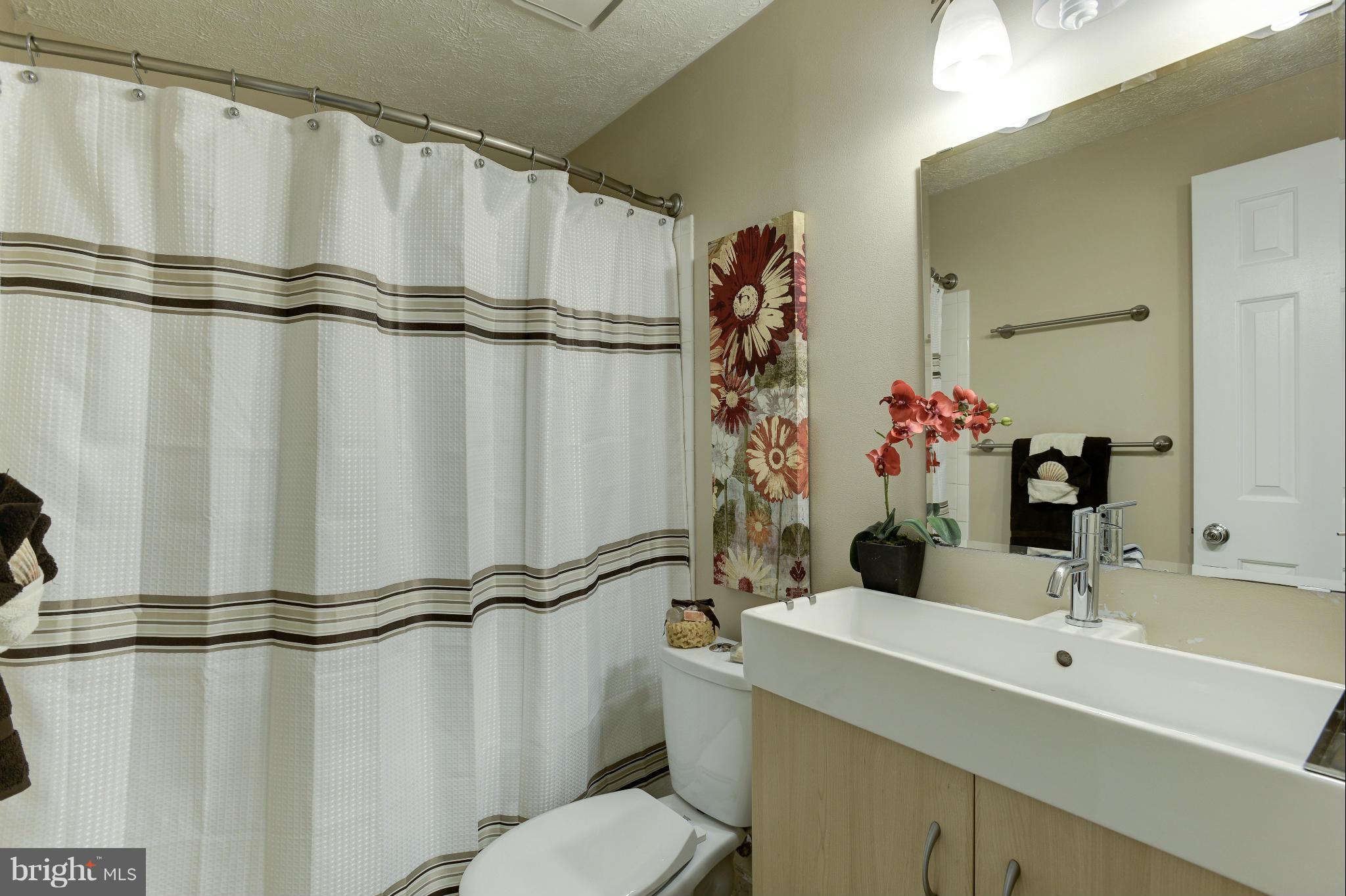 13209 Jasper Road Fairfax, VA 22033 - Photo 23 of 30 Bath