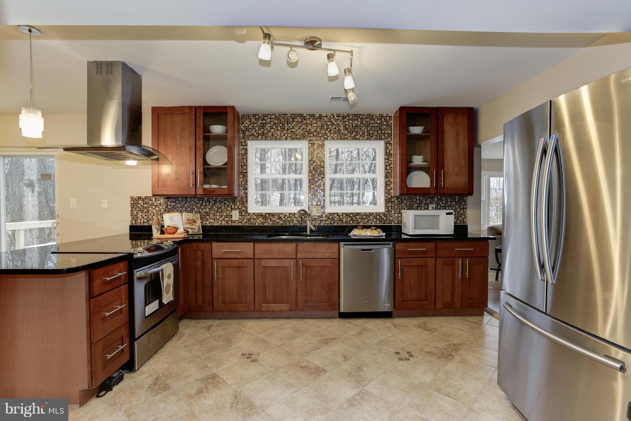 13209 Jasper Road Fairfax, VA 22033 - Photo 7 of 30 Beautifully updated & upgraded Kitchen