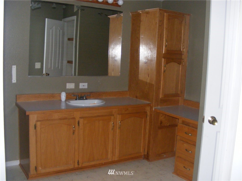 12603 Reo Road Southeast Rainier, WA 98576 - Photo 7 of 14 Gallery Image 7